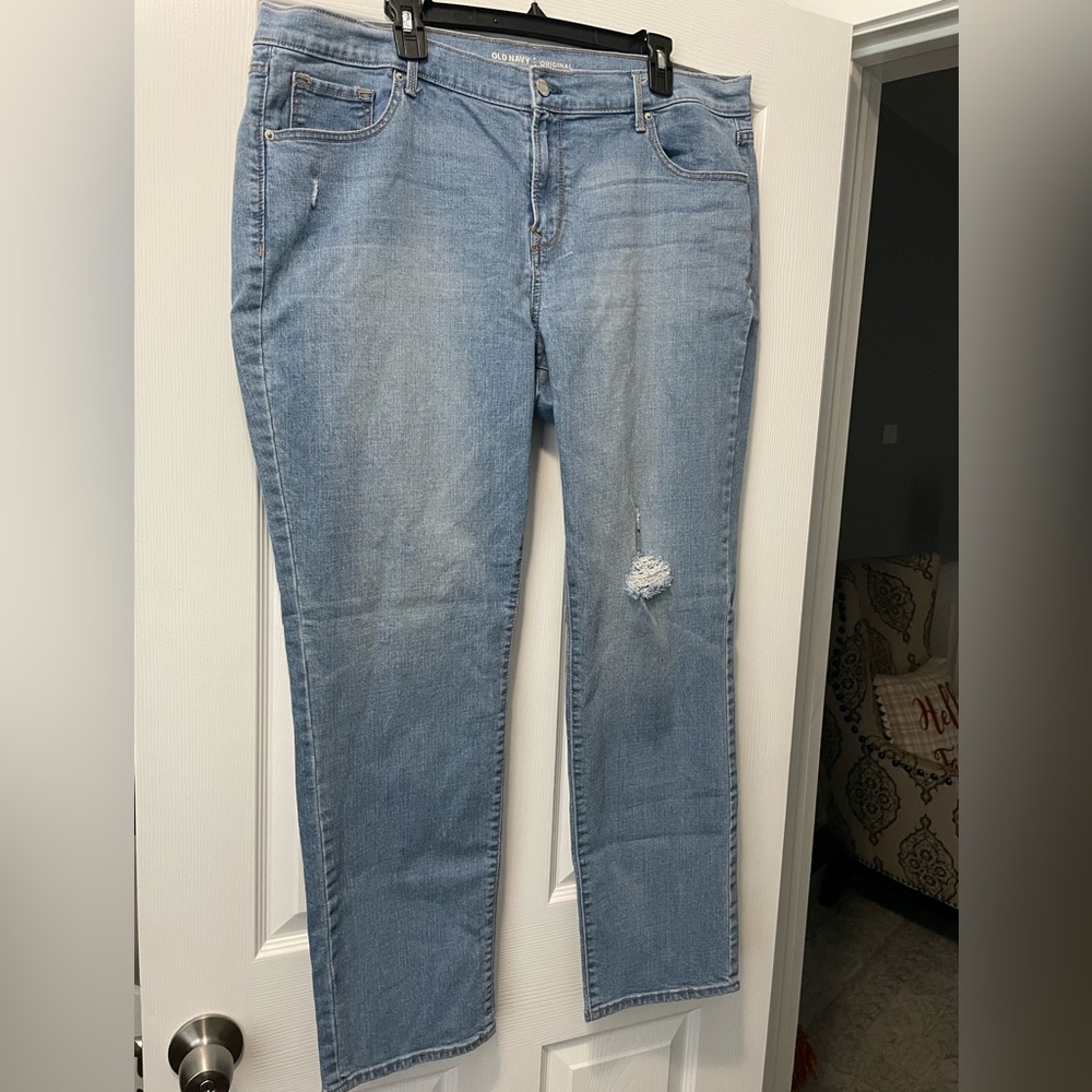 Old Navy Mid-Rise Straight Leg Distressed Jeans